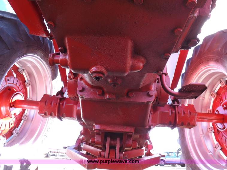 image for item I9059 Farmall 706 tractor