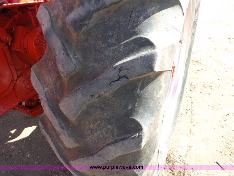 image for item I9059 Farmall 706 tractor