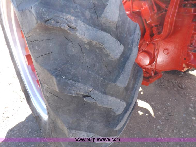 image for item I9059 Farmall 706 tractor