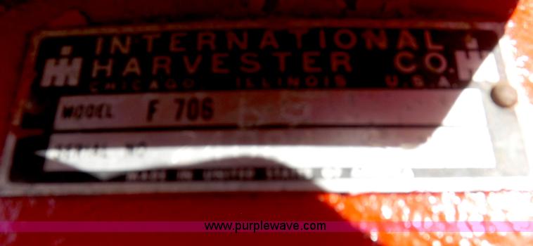 image for item I9059 Farmall 706 tractor