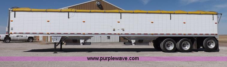 image for item I9069 2011 Wilson DWH550 Pace Setter double hopper grain trailer