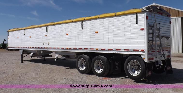 image for item I9069 2011 Wilson DWH550 Pace Setter double hopper grain trailer