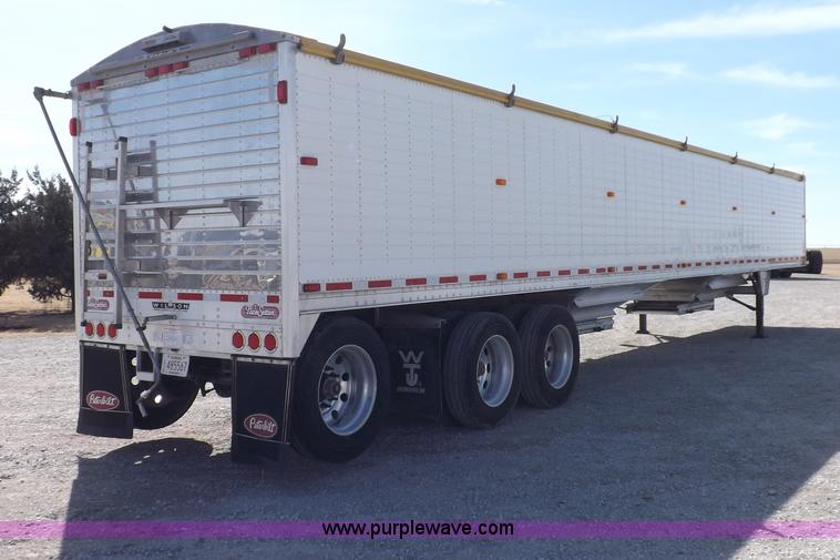 image for item I9069 2011 Wilson DWH550 Pace Setter double hopper grain trailer