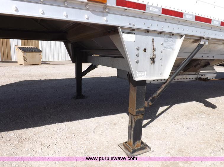 image for item I9069 2011 Wilson DWH550 Pace Setter double hopper grain trailer