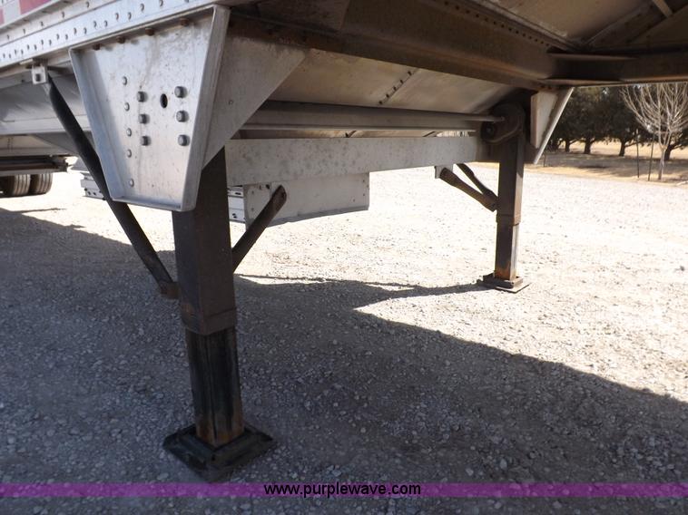 image for item I9069 2011 Wilson DWH550 Pace Setter double hopper grain trailer