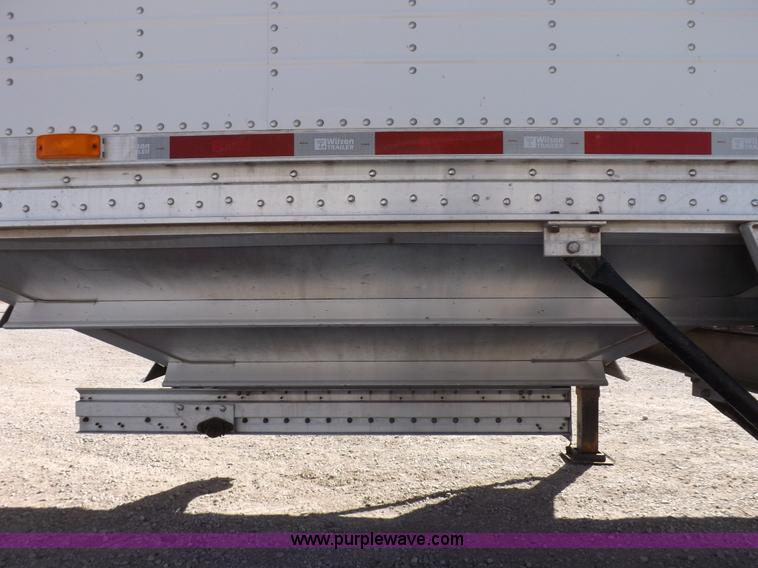 image for item I9069 2011 Wilson DWH550 Pace Setter double hopper grain trailer