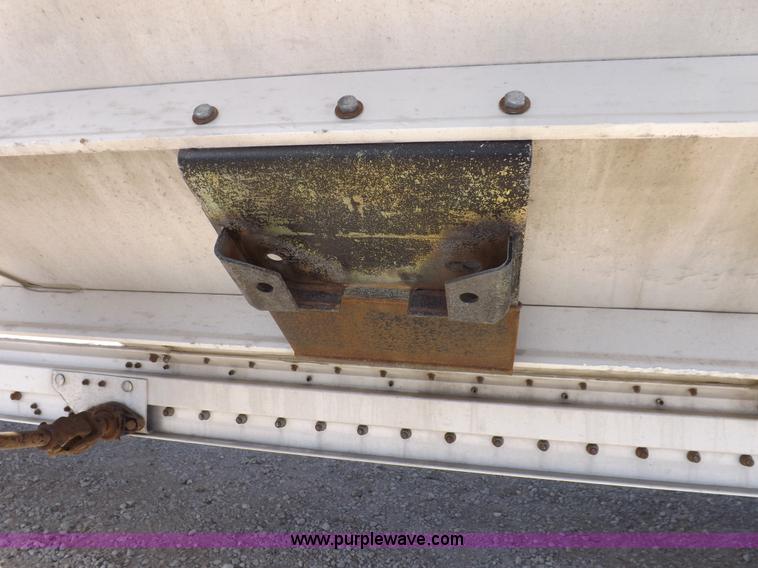 image for item I9069 2011 Wilson DWH550 Pace Setter double hopper grain trailer