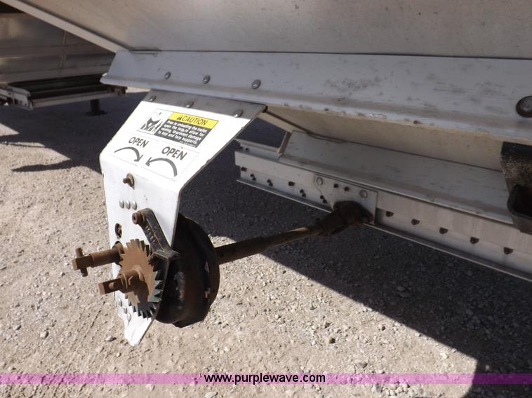 image for item I9069 2011 Wilson DWH550 Pace Setter double hopper grain trailer