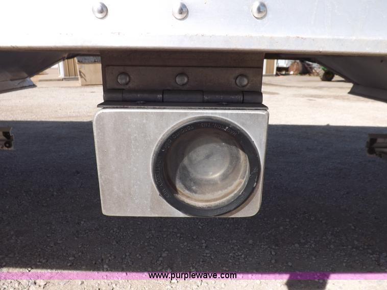 image for item I9069 2011 Wilson DWH550 Pace Setter double hopper grain trailer