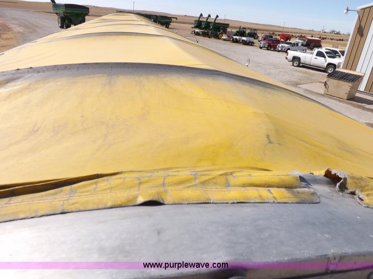 image for item I9069 2011 Wilson DWH550 Pace Setter double hopper grain trailer