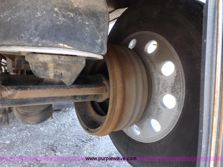 image for item I9069 2011 Wilson DWH550 Pace Setter double hopper grain trailer