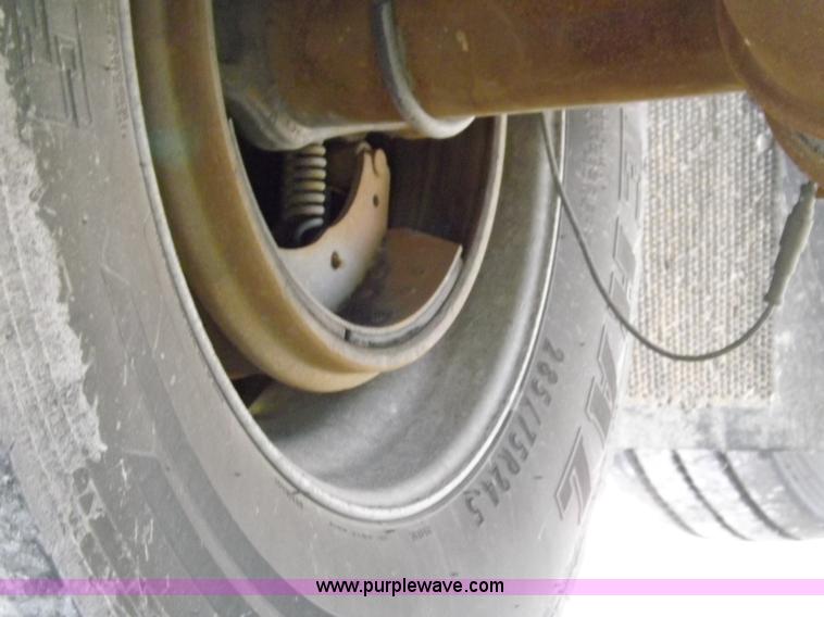 image for item I9069 2011 Wilson DWH550 Pace Setter double hopper grain trailer