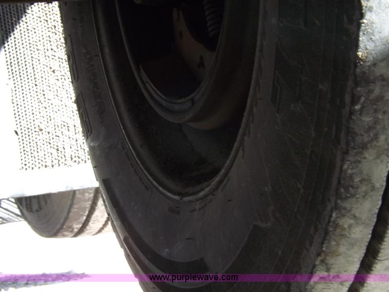 image for item I9069 2011 Wilson DWH550 Pace Setter double hopper grain trailer