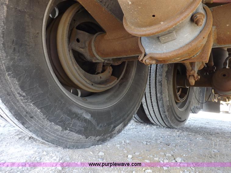 image for item I9069 2011 Wilson DWH550 Pace Setter double hopper grain trailer