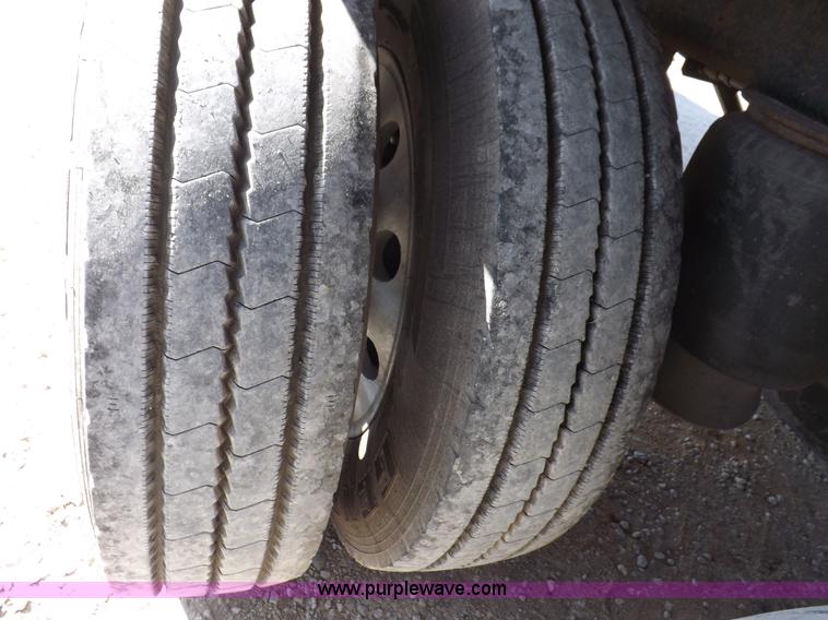 image for item I9069 2011 Wilson DWH550 Pace Setter double hopper grain trailer