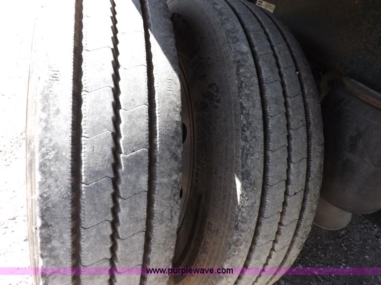 image for item I9069 2011 Wilson DWH550 Pace Setter double hopper grain trailer