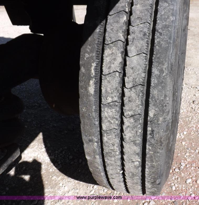 image for item I9069 2011 Wilson DWH550 Pace Setter double hopper grain trailer