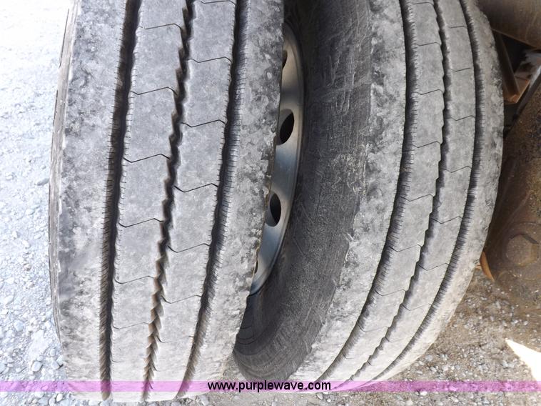 image for item I9069 2011 Wilson DWH550 Pace Setter double hopper grain trailer