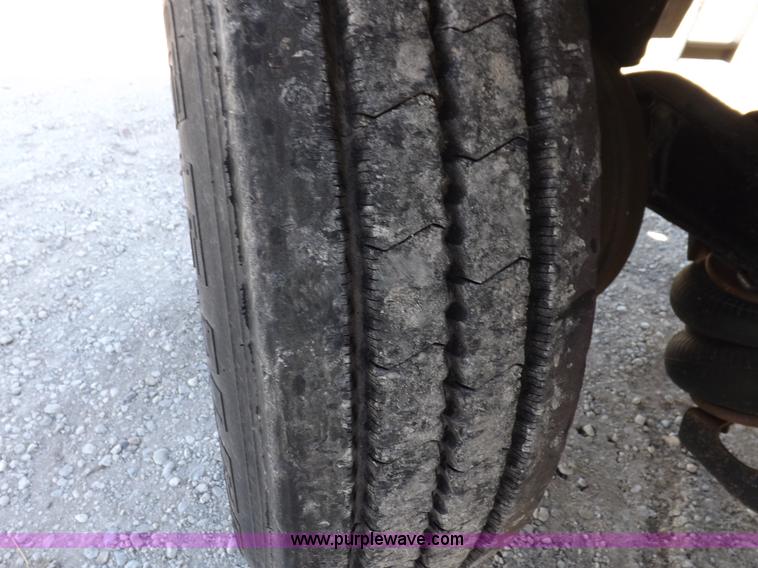 image for item I9069 2011 Wilson DWH550 Pace Setter double hopper grain trailer