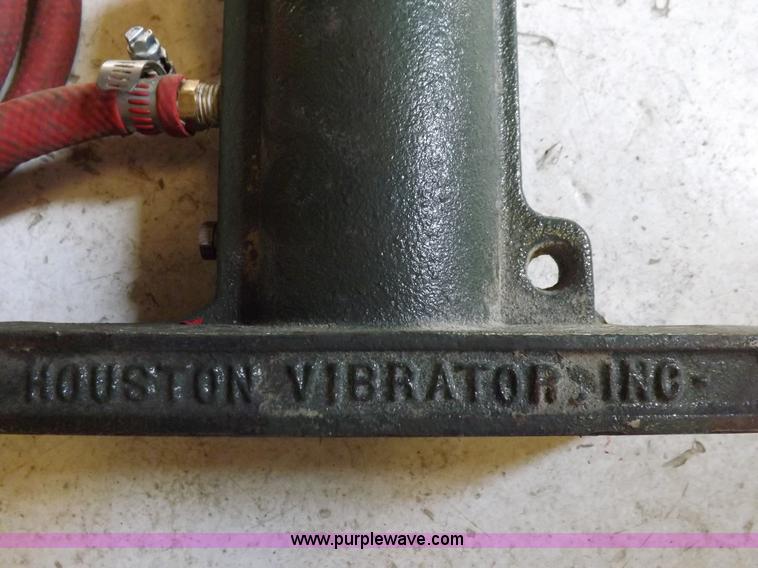 image for item I9069 2011 Wilson DWH550 Pace Setter double hopper grain trailer