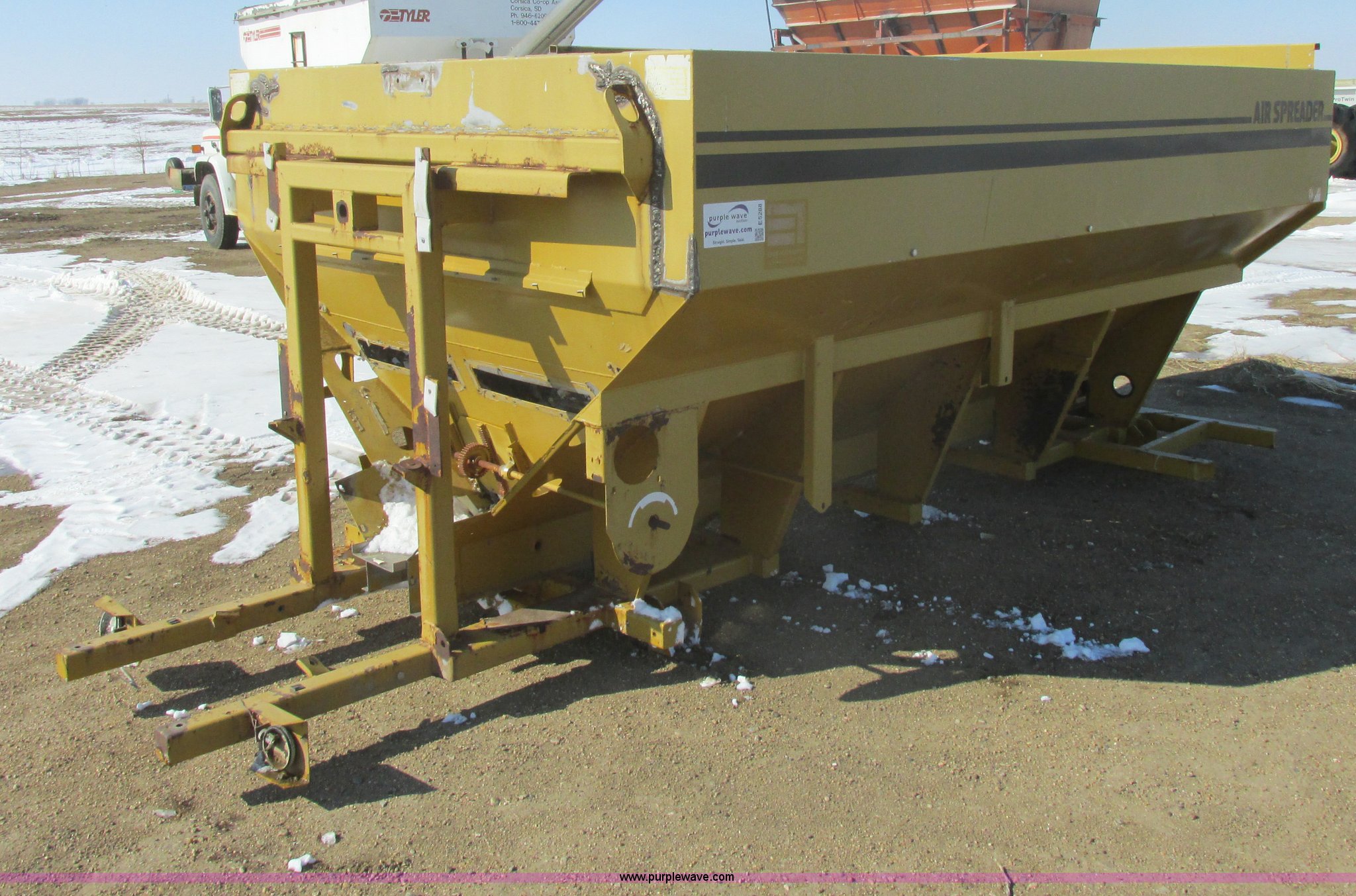 AgChem air spreader box in Lake Andes, SD Item E5288 sold Purple Wave