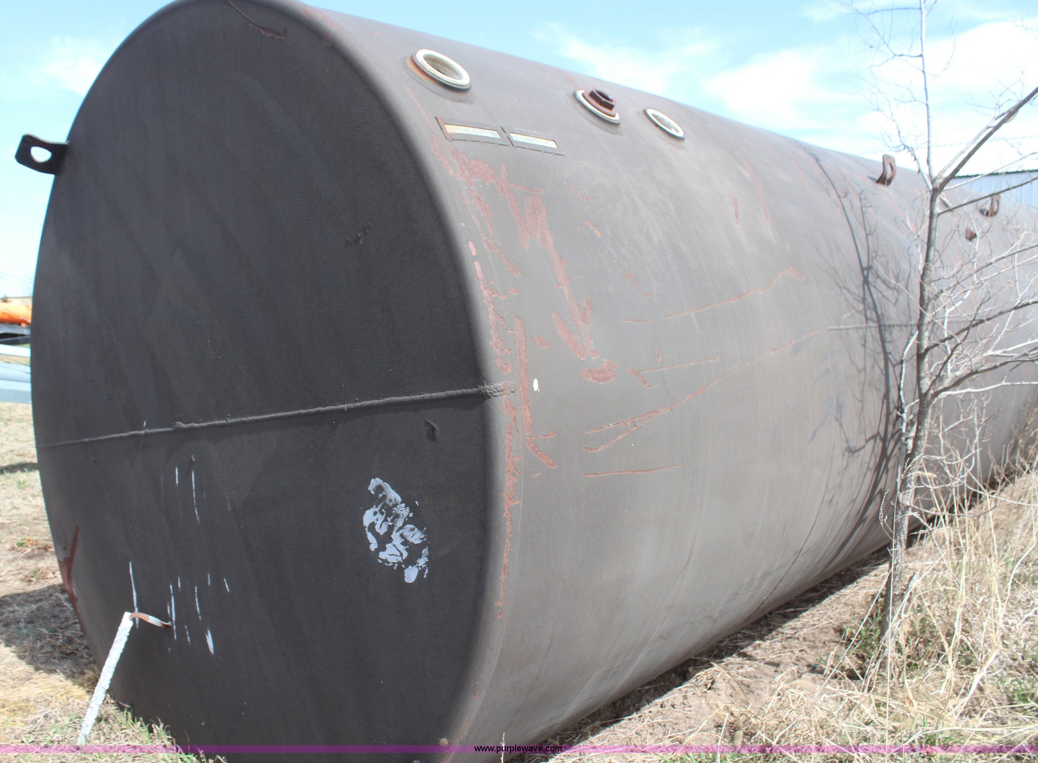 10,000 gallon under ground fuel tank in Mound City, KS Item H1403
