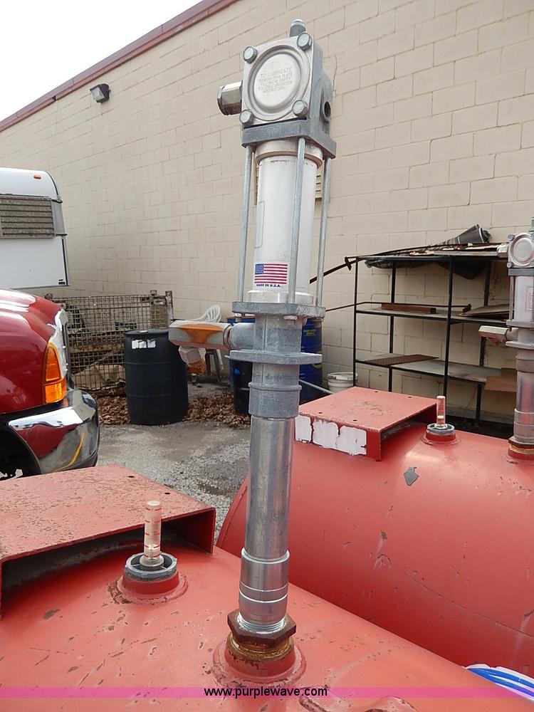 image for item AX9072 Oil tank on skid with pump