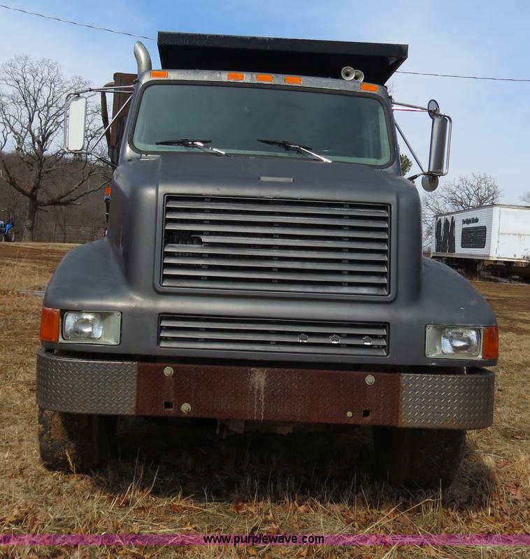 image for item B4879 1997 International 8200 dump truck