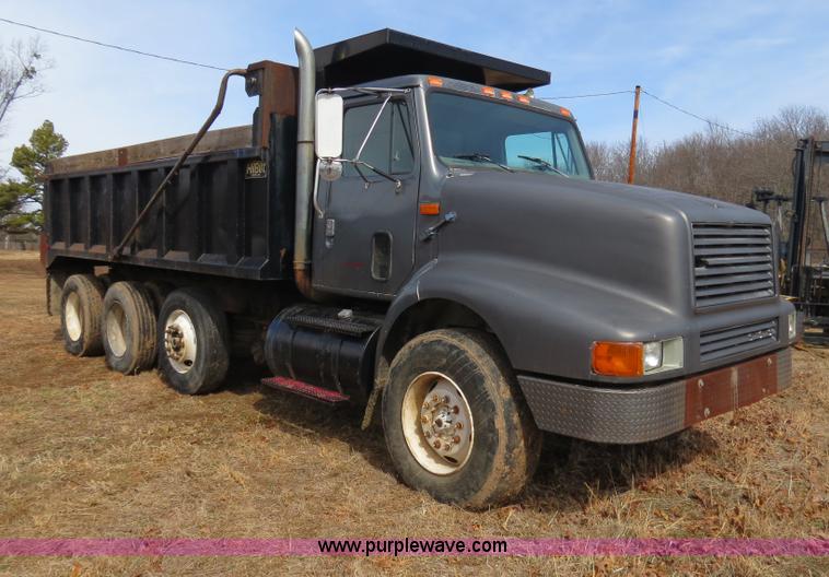 image for item B4879 1997 International 8200 dump truck