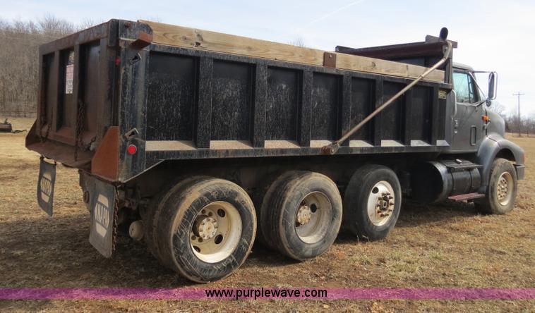 image for item B4879 1997 International 8200 dump truck