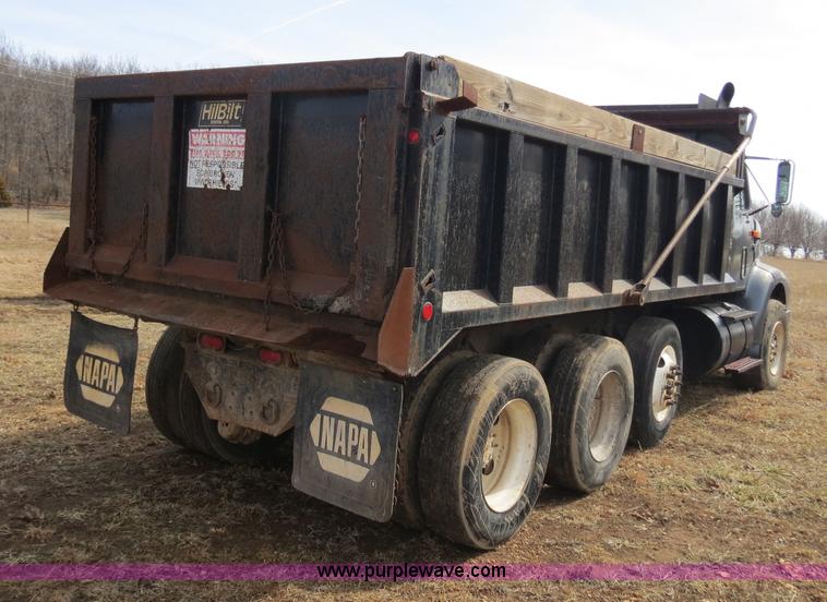 image for item B4879 1997 International 8200 dump truck