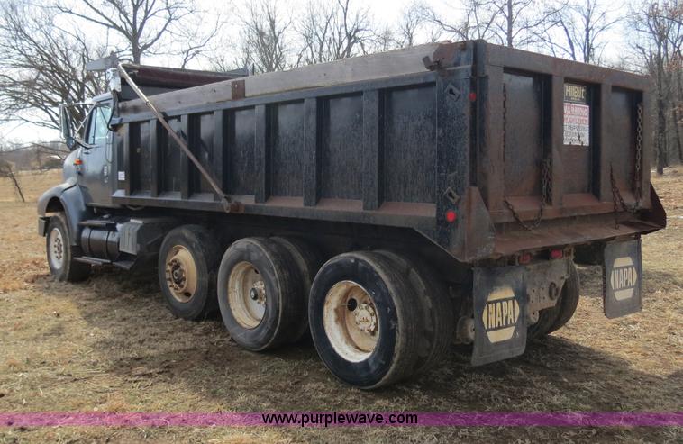 image for item B4879 1997 International 8200 dump truck