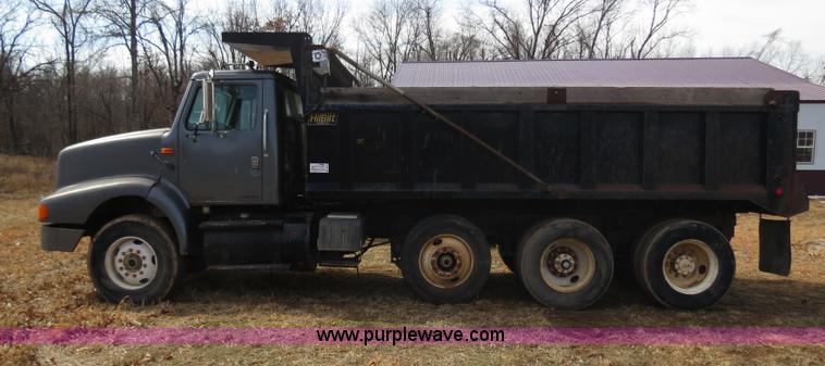 image for item B4879 1997 International 8200 dump truck