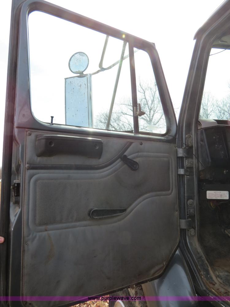 image for item B4879 1997 International 8200 dump truck