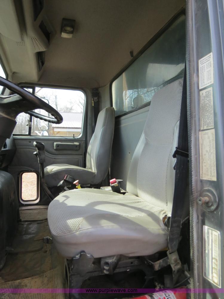 image for item B4879 1997 International 8200 dump truck