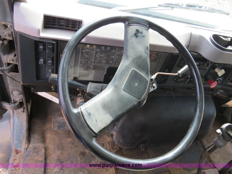 image for item B4879 1997 International 8200 dump truck