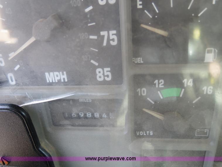 image for item B4879 1997 International 8200 dump truck