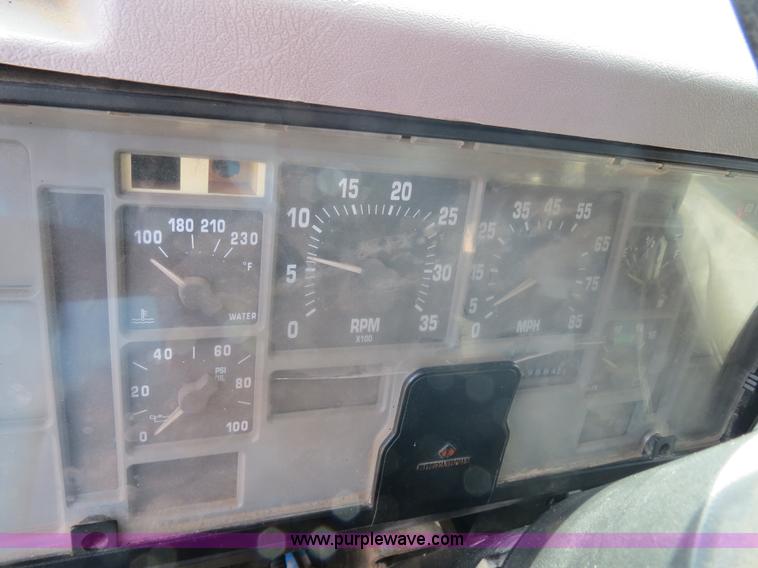 image for item B4879 1997 International 8200 dump truck