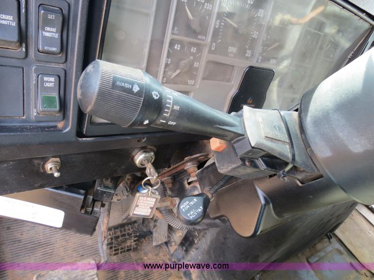 image for item B4879 1997 International 8200 dump truck