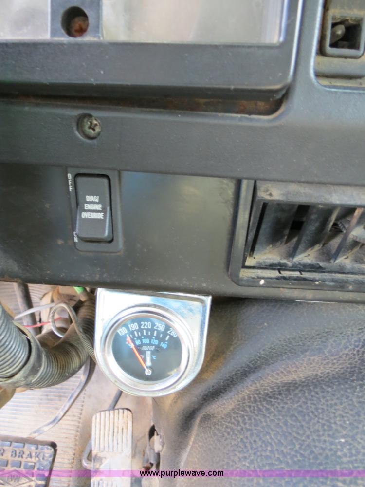 image for item B4879 1997 International 8200 dump truck