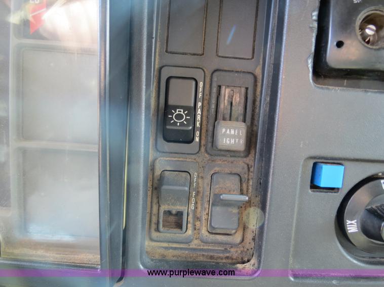 image for item B4879 1997 International 8200 dump truck