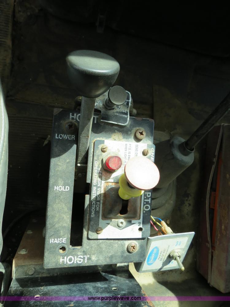 image for item B4879 1997 International 8200 dump truck