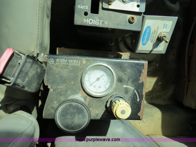 image for item B4879 1997 International 8200 dump truck