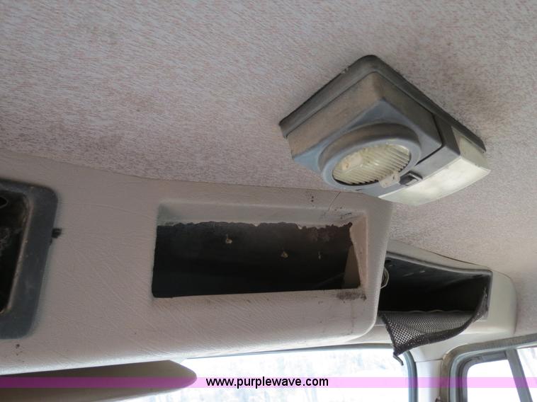 image for item B4879 1997 International 8200 dump truck