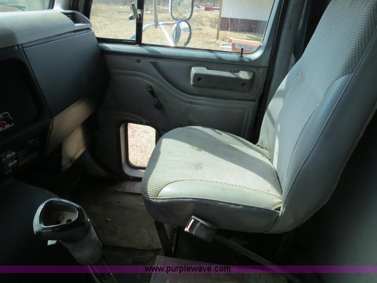 image for item B4879 1997 International 8200 dump truck