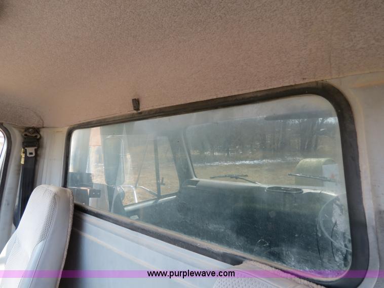 image for item B4879 1997 International 8200 dump truck