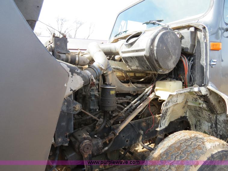 image for item B4879 1997 International 8200 dump truck