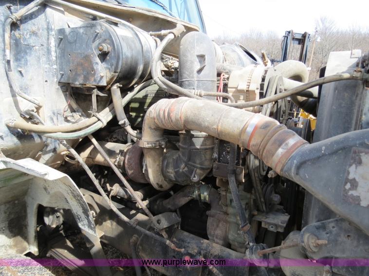 image for item B4879 1997 International 8200 dump truck