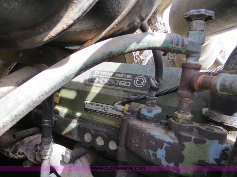 image for item B4879 1997 International 8200 dump truck