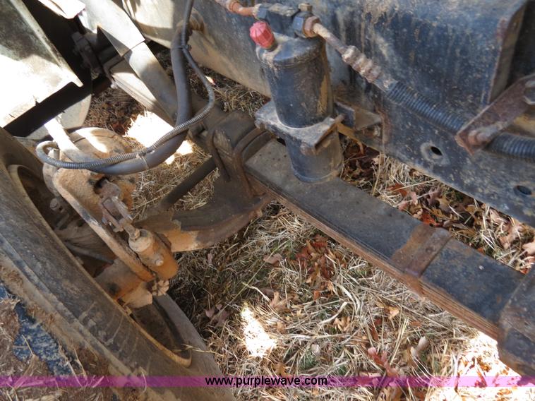 image for item B4879 1997 International 8200 dump truck